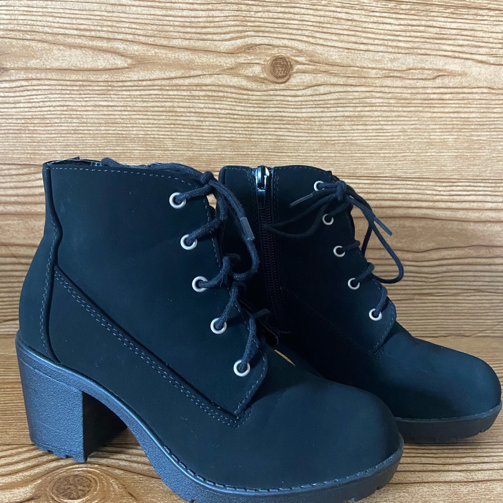 Girls black boots